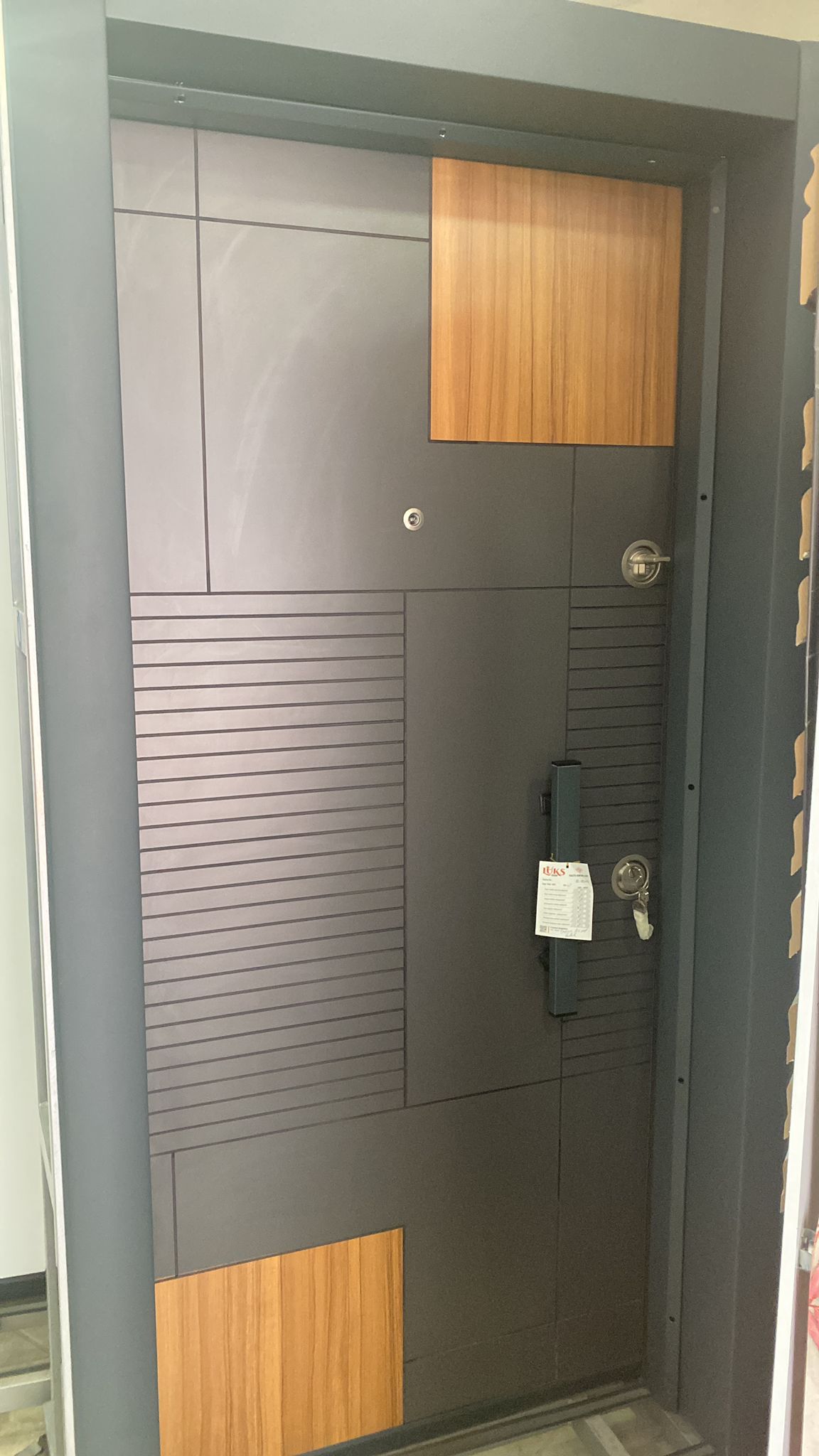 ANTRASİT TIRNAKLI AHŞAP DETAYLI