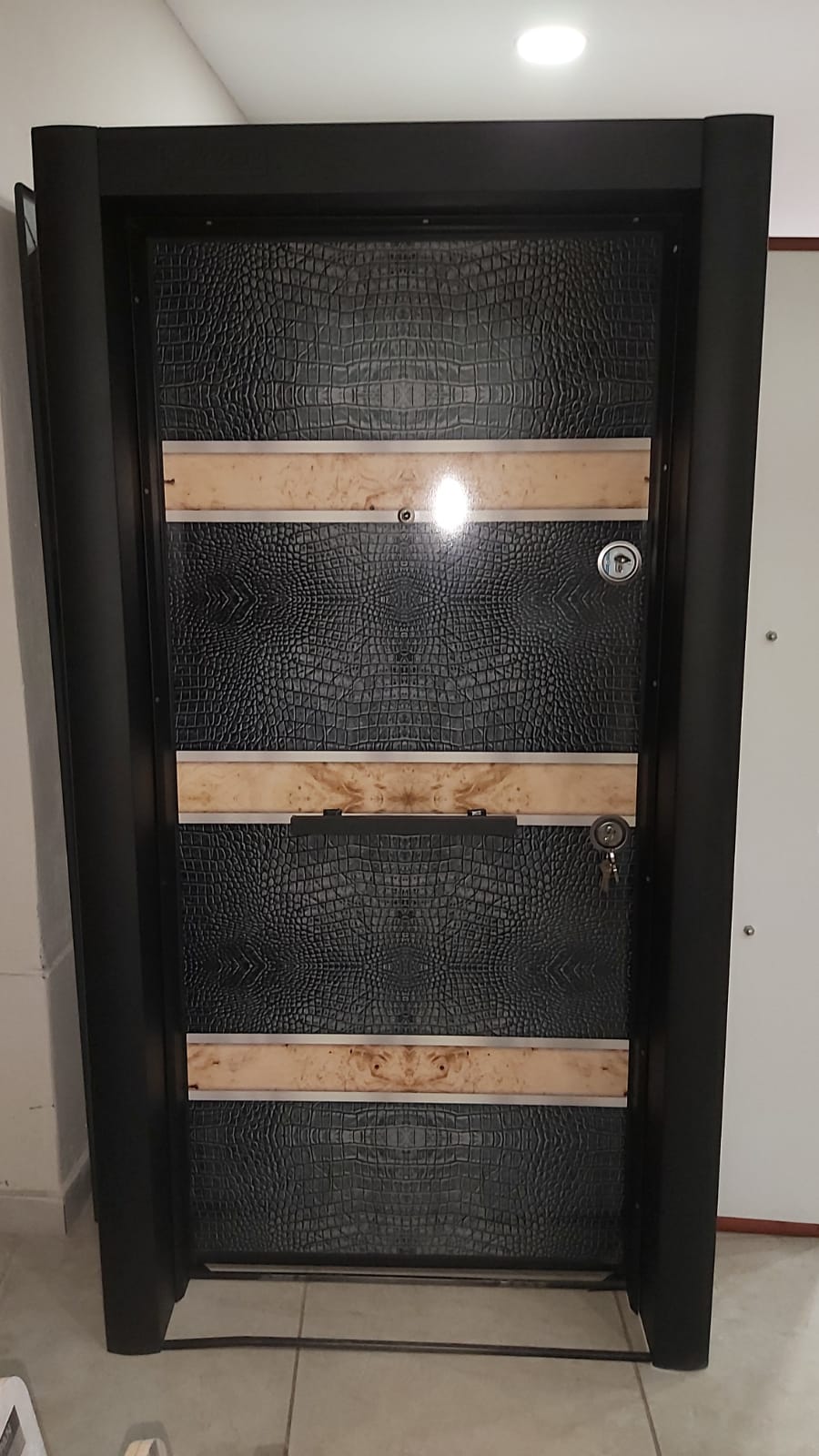 Komple Metal Parlak Siyah